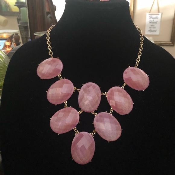 NWOT Necklace with matching earrings - Picture 2 of 6